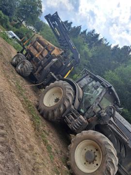 Tracteur forestier VALTRA T193 | Machines forestières | Machines à bois | KOMITrade s.r.o.